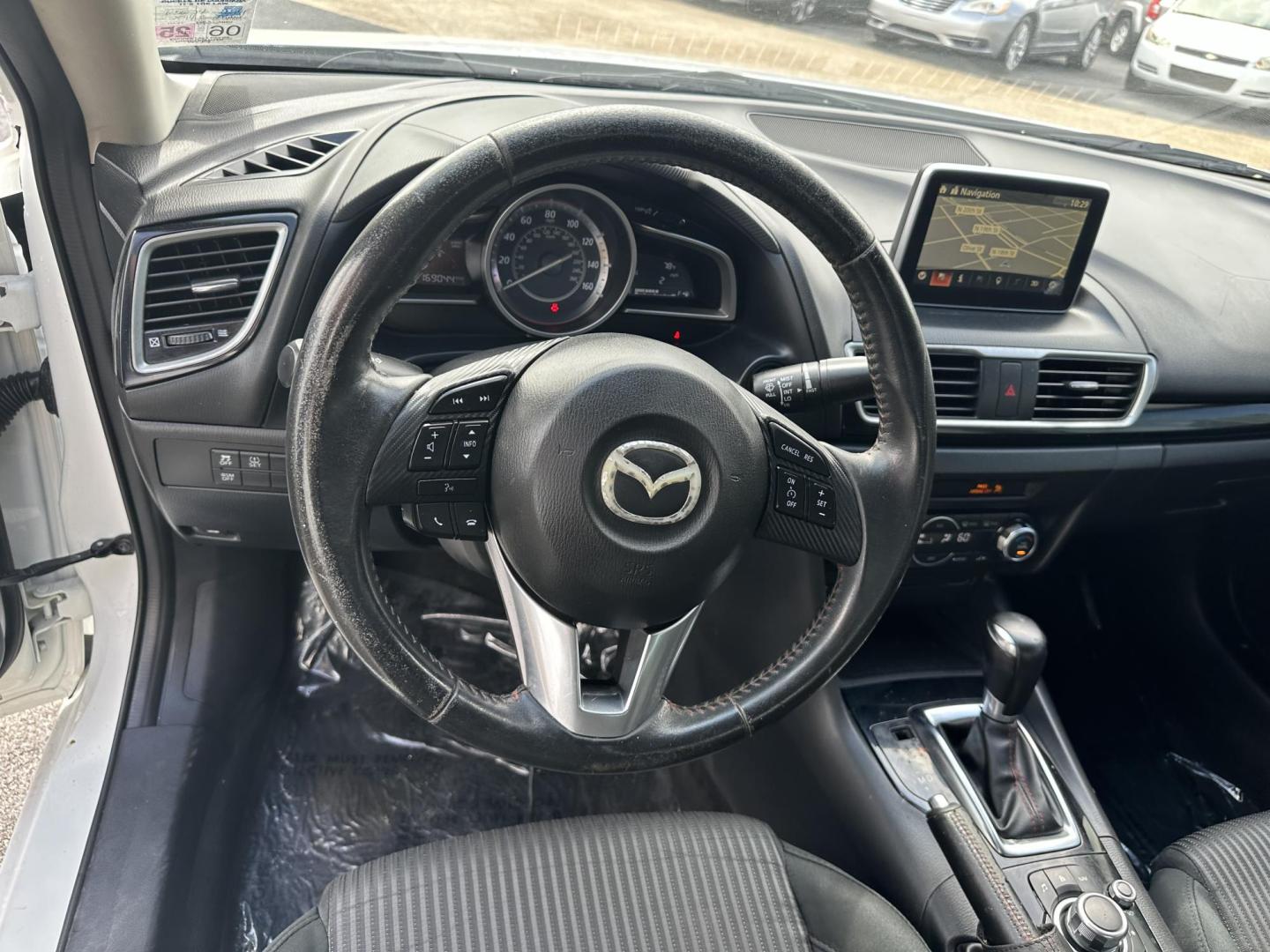 2014 WHITE /BLACK Mazda MAZDA3 i Touring AT 4-Door (JM1BM1V72E1) with an 2.0L L4 DOHC 16V engine, 6-Speed Automatic transmission, located at 419 N 18th St., Monroe, LA, 71201, (318) 410-9250, 32.514370, -92.105133 - Photo#2