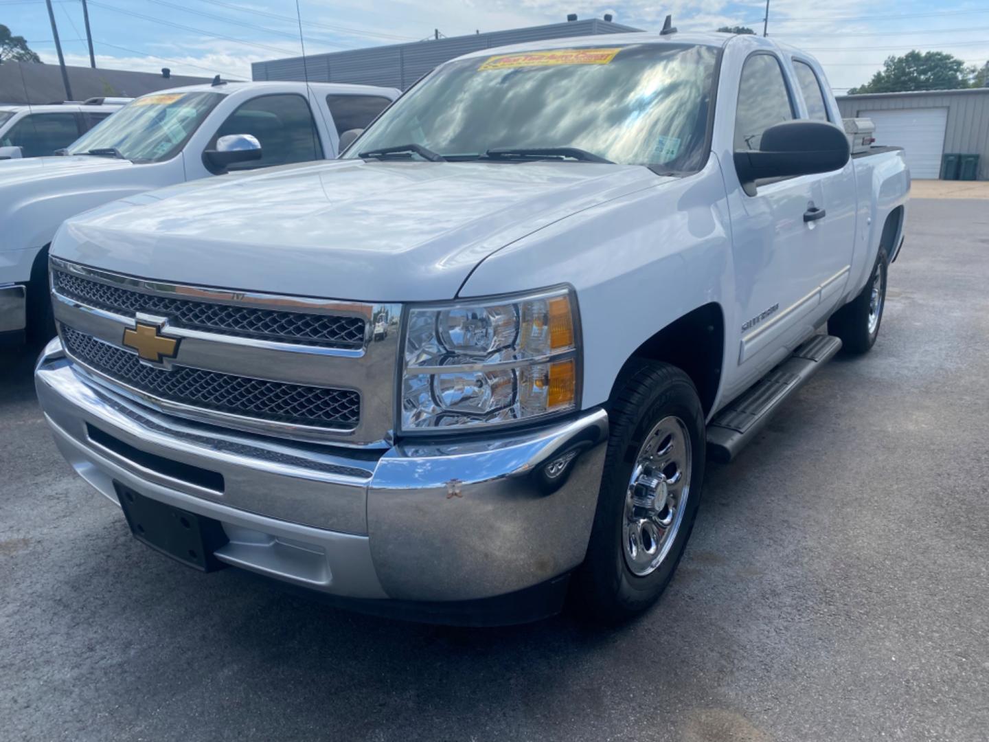 2012 Chevrolet Silverado 1500 LS Extended Cab 2WD (1GCRCREAXCZ) with an 4.8L V8 OHV 16V engine, 4-Speed Automatic transmission, located at 419 N 18th St., Monroe, LA, 71201, (318) 410-9250, 32.514370, -92.105133 - Photo#0