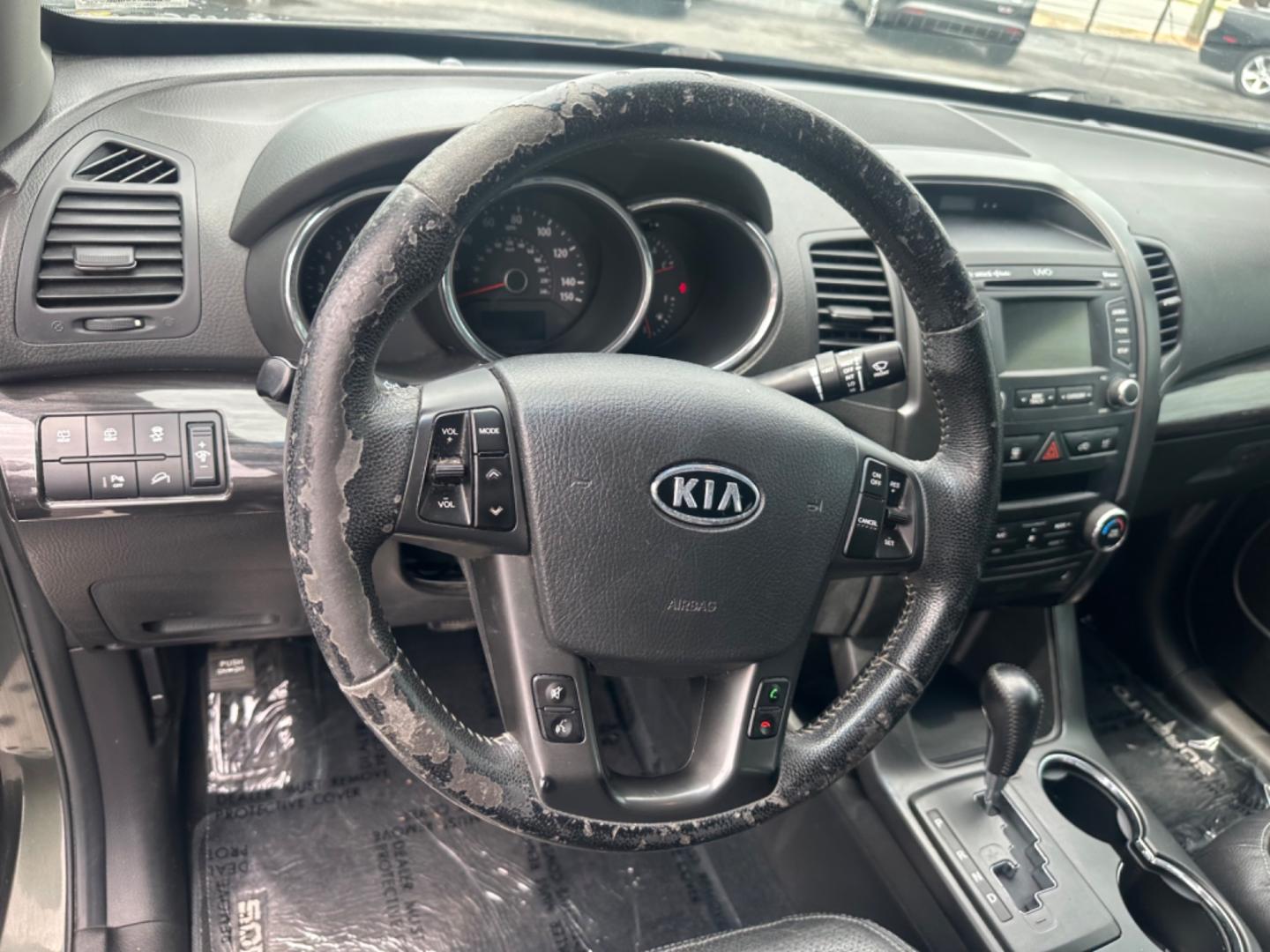 2012 Kia Sorento EX V6 2WD (5XYKU4A23CG) with an 3.5L V6 DOHC 24V engine, 6-Speed Automatic transmission, located at 419 N 18th St., Monroe, LA, 71201, (318) 410-9250, 32.514370, -92.105133 - Photo#2