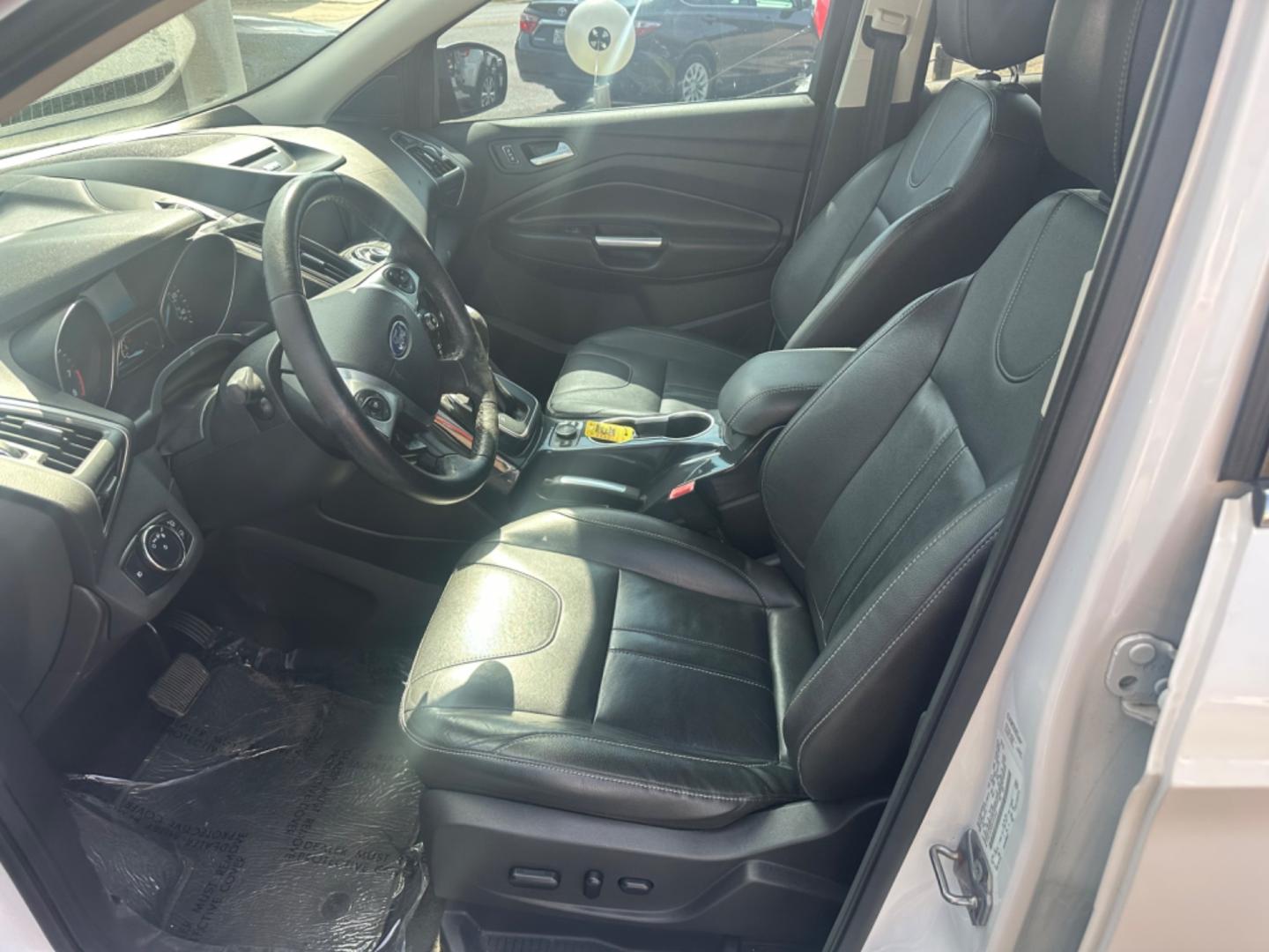 2013 Ford Escape Titanium FWD (1FMCU0J93DU) with an 2.0L L4 DOHC 16V engine, 6-Speed Automatic transmission, located at 419 N 18th St., Monroe, LA, 71201, (318) 410-9250, 32.514370, -92.105133 - Photo#1