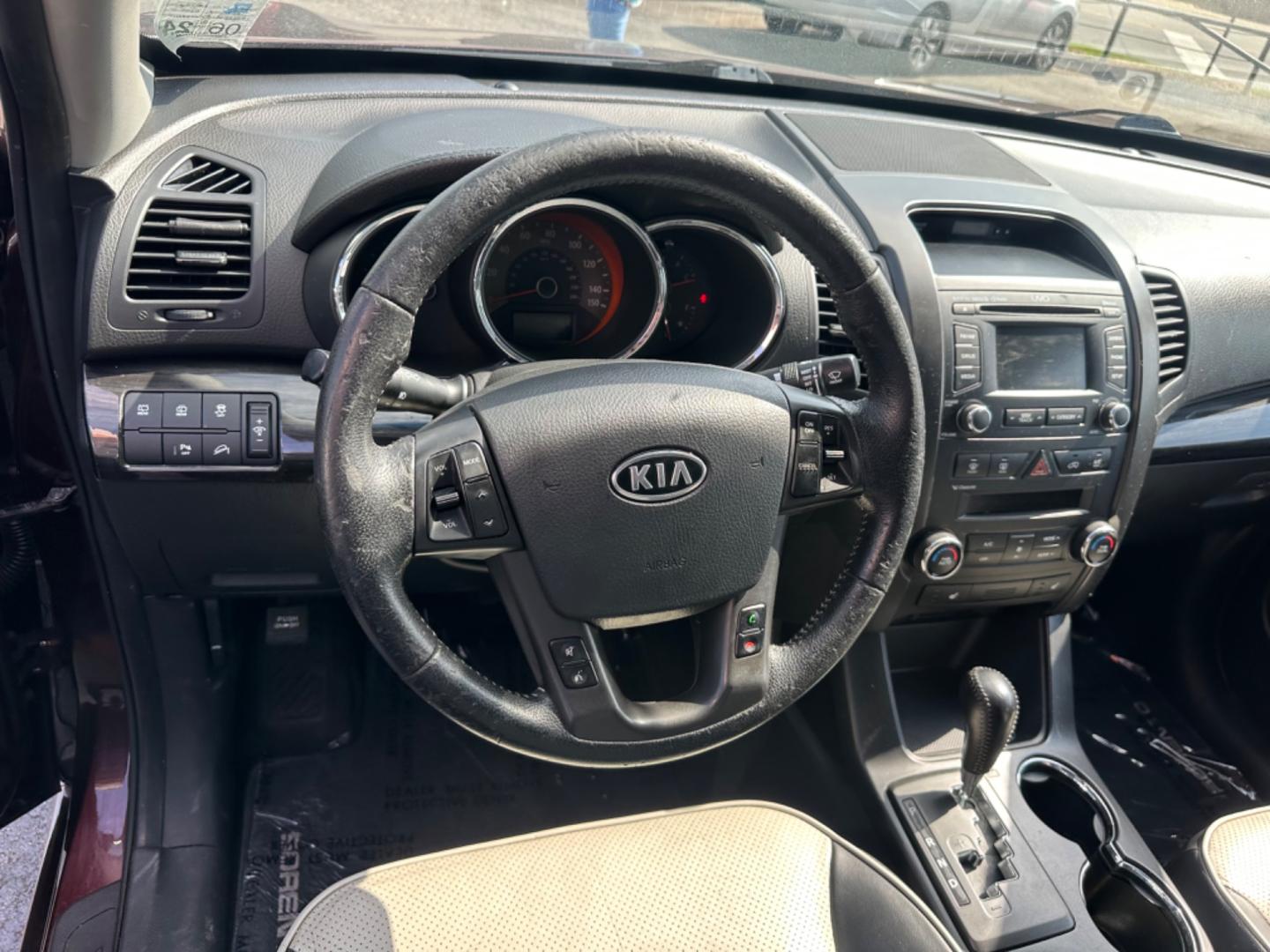 2013 Kia Sorento SX 2WD (5XYKW4A25DG) with an 3.5L V6 DOHC 24V engine, 6-Speed Automatic transmission, located at 419 N 18th St., Monroe, LA, 71201, (318) 410-9250, 32.514370, -92.105133 - Photo#2