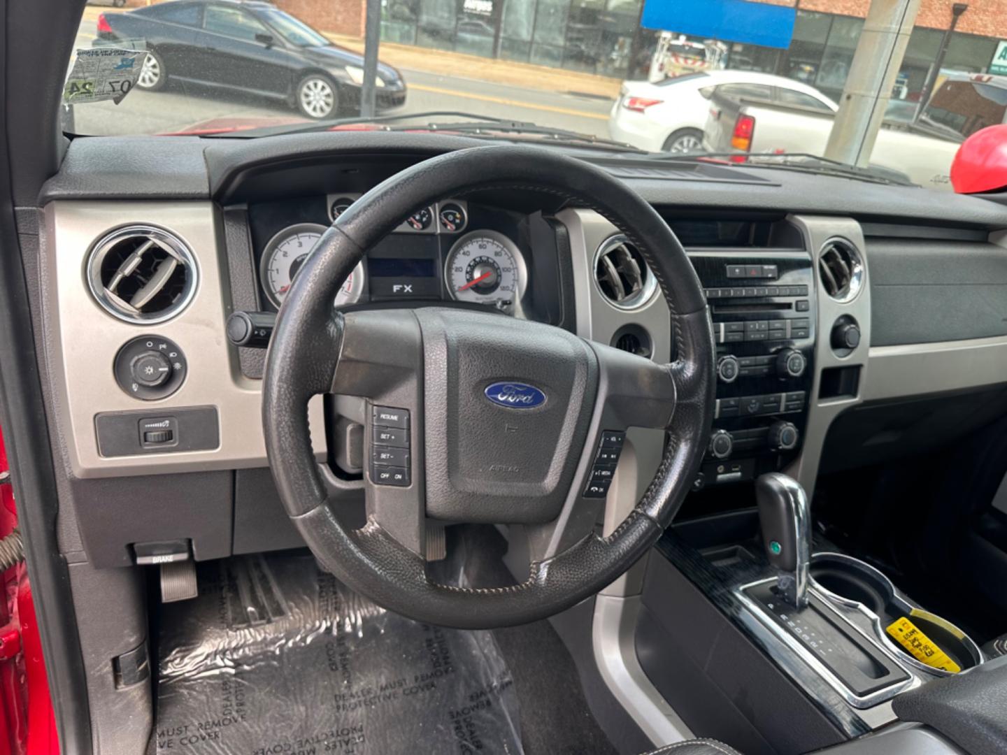 2010 Ford F-150 Lariat SuperCrew 5.5-ft. Bed 2WD (1FTEW1C89AK) with an 4.6L V8 SOHC 24V engine, 4-Speed Automatic transmission, located at 419 N 18th St., Monroe, LA, 71201, (318) 410-9250, 32.514370, -92.105133 - Photo#2