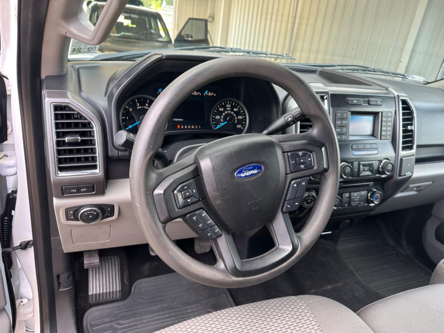 2016 Ford F-150 Lariat SuperCab 6.5-ft. 4WD (1FTEX1EP5GK) with an 2.7L V6 DOHC 24V engine, 6A transmission, located at 419 N 18th St., Monroe, LA, 71201, (318) 410-9250, 32.514370, -92.105133 - Photo#2