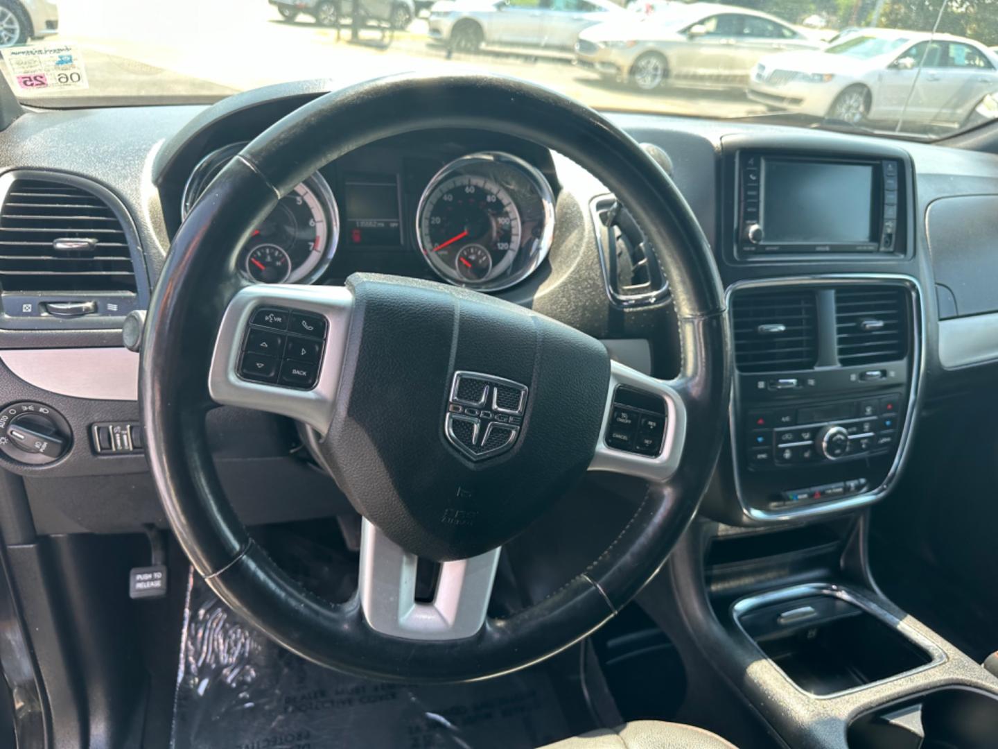 2019 Dodge Grand Caravan GT with an 3.6L V6 DOHC 24V engine, 6A transmission, located at 419 N 18th St., Monroe, LA, 71201, (318) 410-9250, 32.514370, -92.105133 - Photo#2