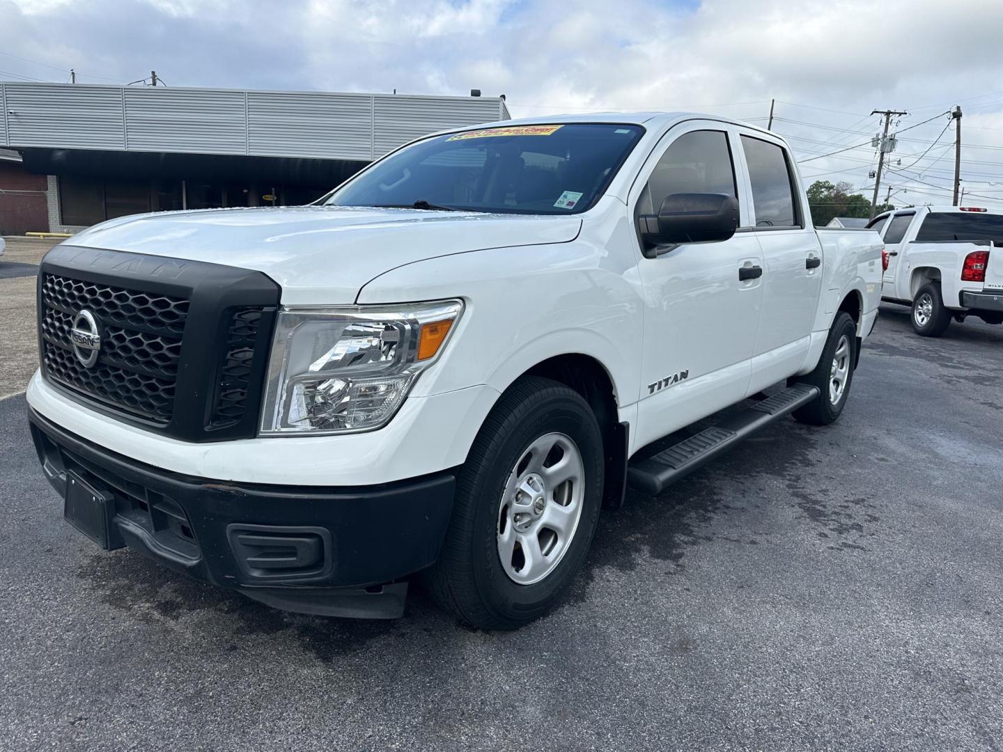 2017 Nissan Titan S Crew Cab 2WD (1N6AA1EK8HN) with an 5.6L V8 DOHC 32V engine, 6A transmission, located at 419 N 18th St., Monroe, LA, 71201, (318) 410-9250, 32.514370, -92.105133 - Photo#0