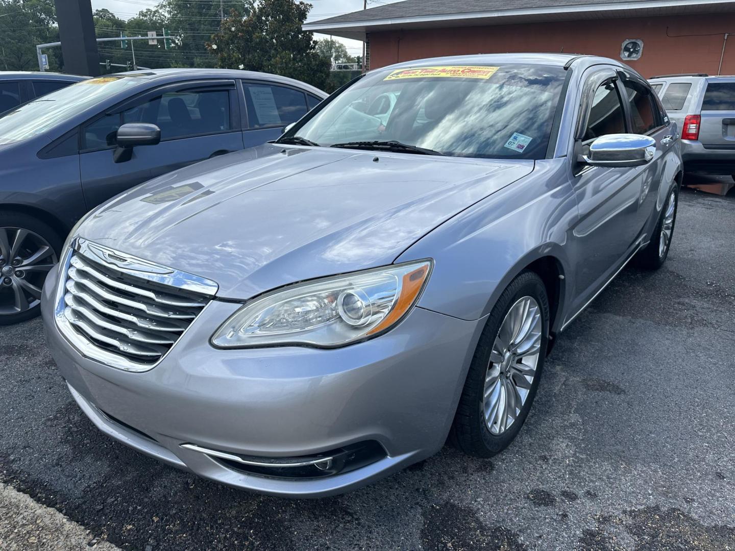 2013 Chrysler 200 Limited (1C3CCBCG7DN) with an 3.6L V6 DOHC 24V FFV engine, 6-Speed Automatic transmission, located at 419 N 18th St., Monroe, LA, 71201, (318) 410-9250, 32.514370, -92.105133 - Photo#0