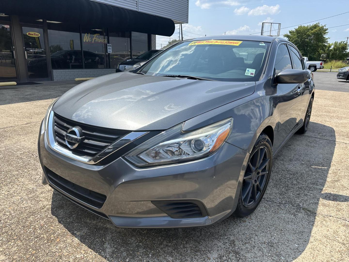 2017 Nissan Altima 2.5 S (1N4AL3AP3HN) with an 2.5L L4 DOHC 16V engine, CVT transmission, located at 419 N 18th St., Monroe, LA, 71201, (318) 410-9250, 32.514370, -92.105133 - Photo#0