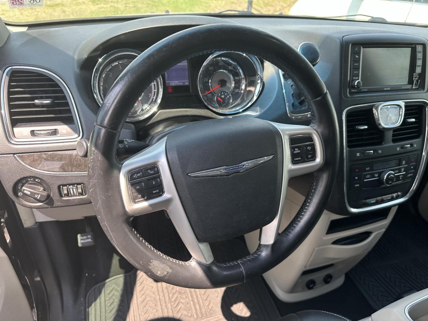 2014 Chrysler Town & Country Touring (2C4RC1BG4ER) with an 3.6L V6 DOHC 24V engine, 6-Speed Automatic transmission, located at 419 N 18th St., Monroe, LA, 71201, (318) 410-9250, 32.514370, -92.105133 - Photo#1