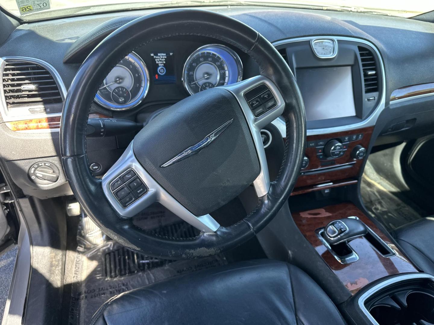 2014 Chrysler 300 RWD (2C3CCAAG1EH) with an 3.6L V6 SOHC 24V engine, 8-Speed Automatic transmission, located at 419 N 18th St., Monroe, LA, 71201, (318) 410-9250, 32.514370, -92.105133 - Photo#2