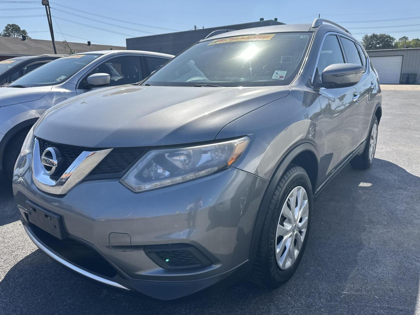 2016 Nissan Rogue S 2WD (KNMAT2MT2GP) with an 2.5L L4 DOHC 16V engine, CVT transmission, located at 419 N 18th St., Monroe, LA, 71201, (318) 410-9250, 32.514370, -92.105133 - Photo#0