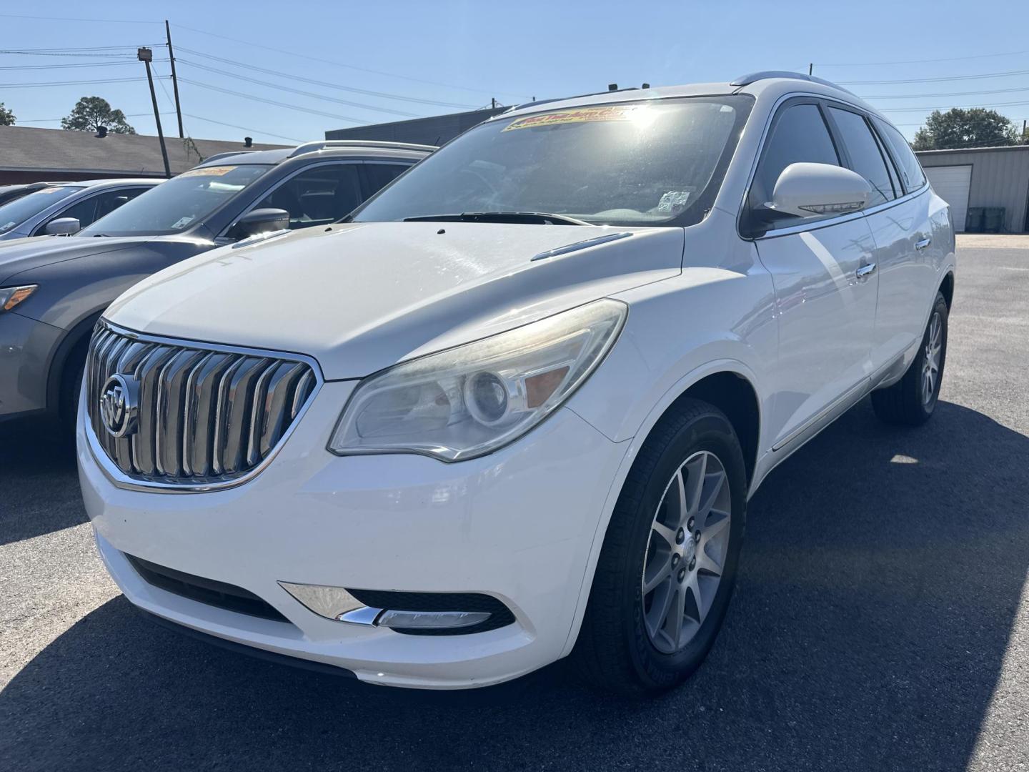 2015 Buick Enclave Leather FWD (5GAKRBKD4FJ) with an 3.6L V6 DOHC 24V engine, 6-Speed Automatic Overdrive transmission, located at 419 N 18th St., Monroe, LA, 71201, (318) 410-9250, 32.514370, -92.105133 - Photo#0