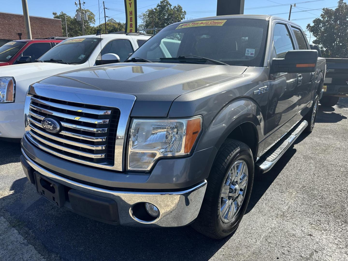 2010 Ford F-150 Lariat SuperCrew 5.5-ft. Bed 2WD (1FTEW1C88AF) with an 4.6L V8 SOHC 24V engine, 4-Speed Automatic transmission, located at 419 N 18th St., Monroe, LA, 71201, (318) 410-9250, 32.514370, -92.105133 - Photo#0