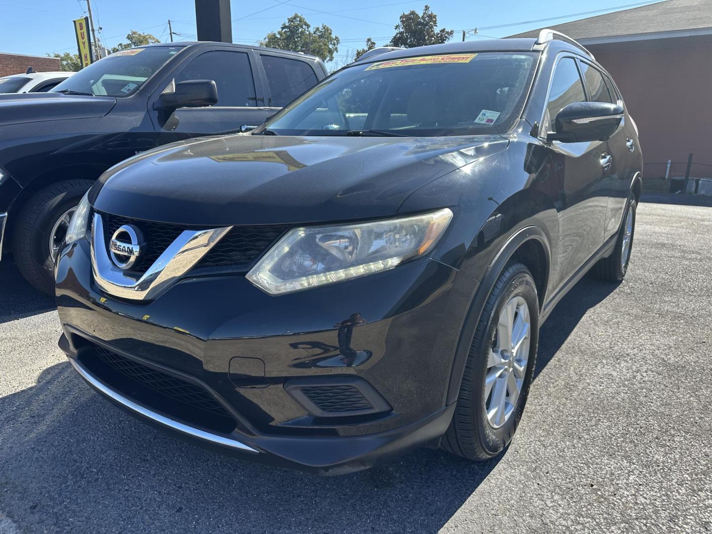 2015 Nissan Rogue S AWD (KNMAT2MV8FP) with an 2.5L L4 DOHC 16V engine, Continuously Variable Transmission transmission, located at 419 N 18th St., Monroe, LA, 71201, (318) 410-9250, 32.514370, -92.105133 - Photo#0