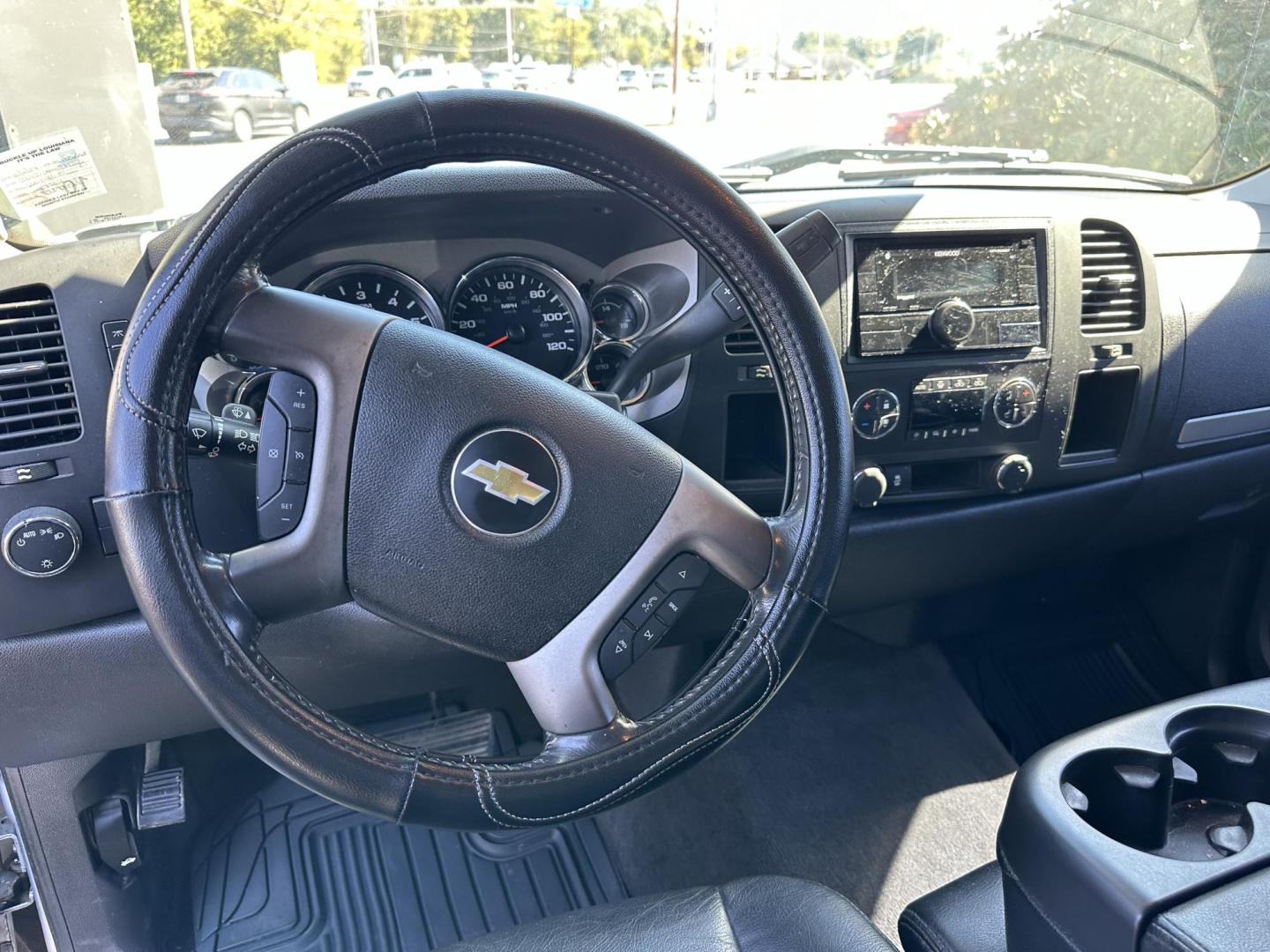 2012 Chevrolet Silverado 1500 LT Ext. Cab 2WD (1GCRCSE02CZ) with an 5.3L V8 OHV 16V FFV engine, 6-Speed Automatic transmission, located at 419 N 18th St., Monroe, LA, 71201, (318) 410-9250, 32.514370, -92.105133 - Photo#2