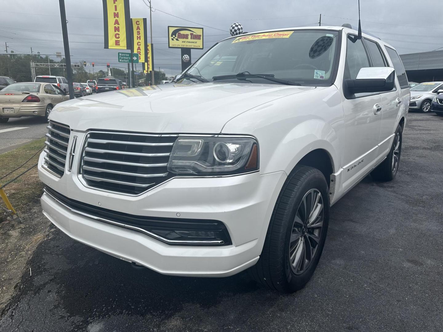 2015 Lincoln Navigator 2WD (5LMJJ2HT8FE) with an 3.5L V6 DOHC 24V FFV engine, 6-Speed Automatic transmission, located at 419 N 18th St., Monroe, LA, 71201, (318) 410-9250, 32.514370, -92.105133 - Photo#0