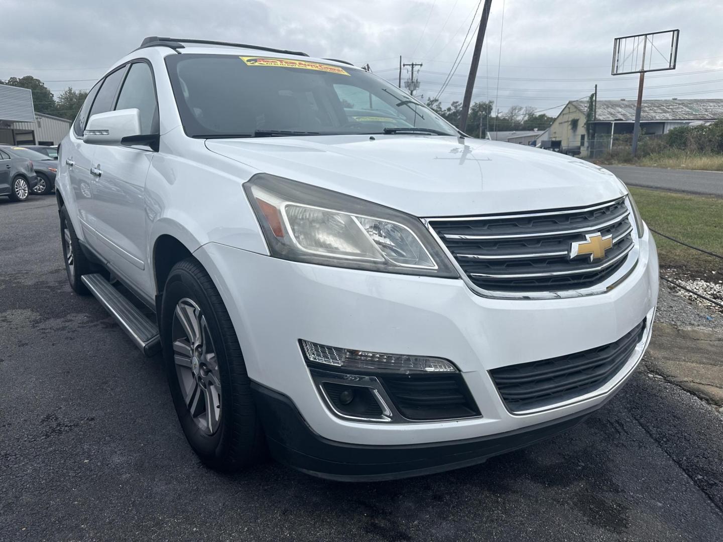 2016 Chevrolet Traverse 2LT FWD (1GNKRHKDXGJ) with an 3.6L V6 DOHC 24V engine, 6-Speed Automatic transmission, located at 419 N 18th St., Monroe, LA, 71201, (318) 410-9250, 32.514370, -92.105133 - Photo#0