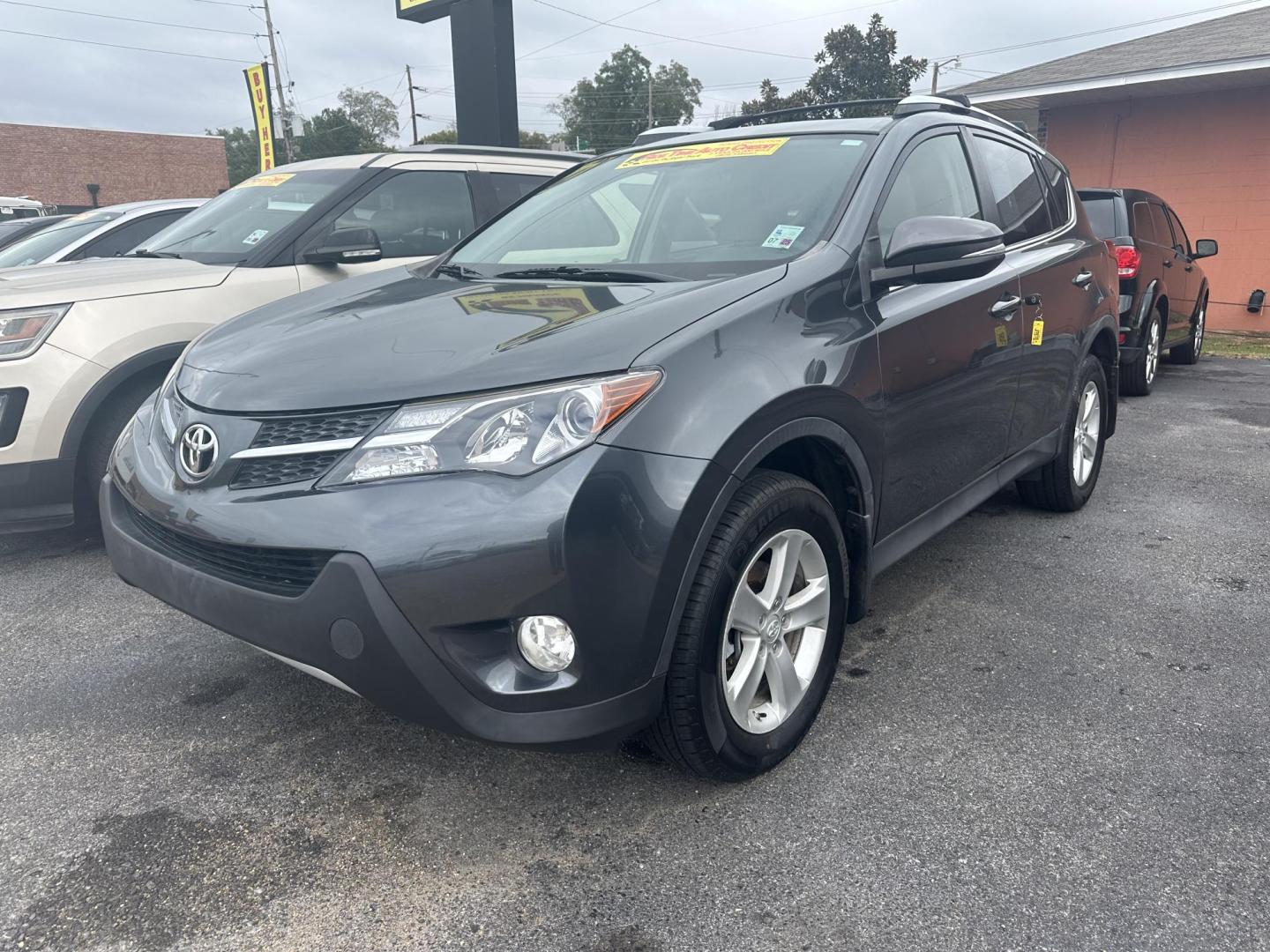 2013 Toyota RAV4 XLE FWD (JTMWFREV2DD) with an 2.5L L4 DOHC 16V engine, 6-Speed Automatic transmission, located at 419 N 18th St., Monroe, LA, 71201, (318) 410-9250, 32.514370, -92.105133 - Photo#1