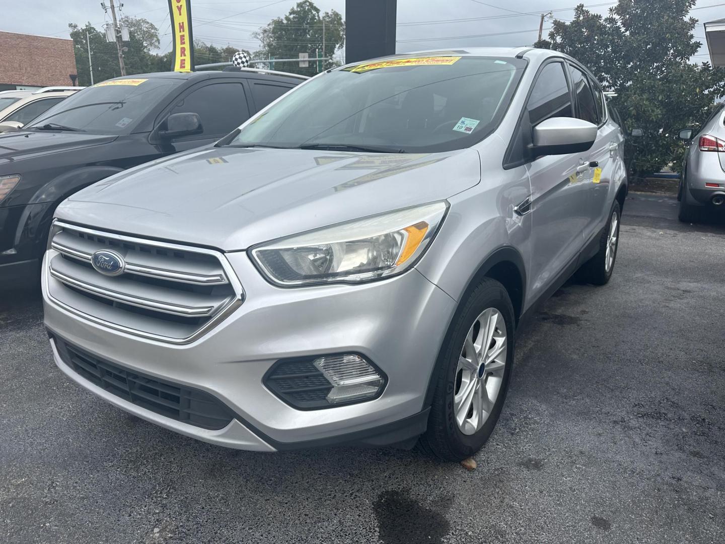 2017 Ford Escape SE FWD (1FMCU0GDXHU) with an 1.5L L4 DOHC 16V engine, 6A transmission, located at 419 N 18th St., Monroe, LA, 71201, (318) 410-9250, 32.514370, -92.105133 - Photo#0