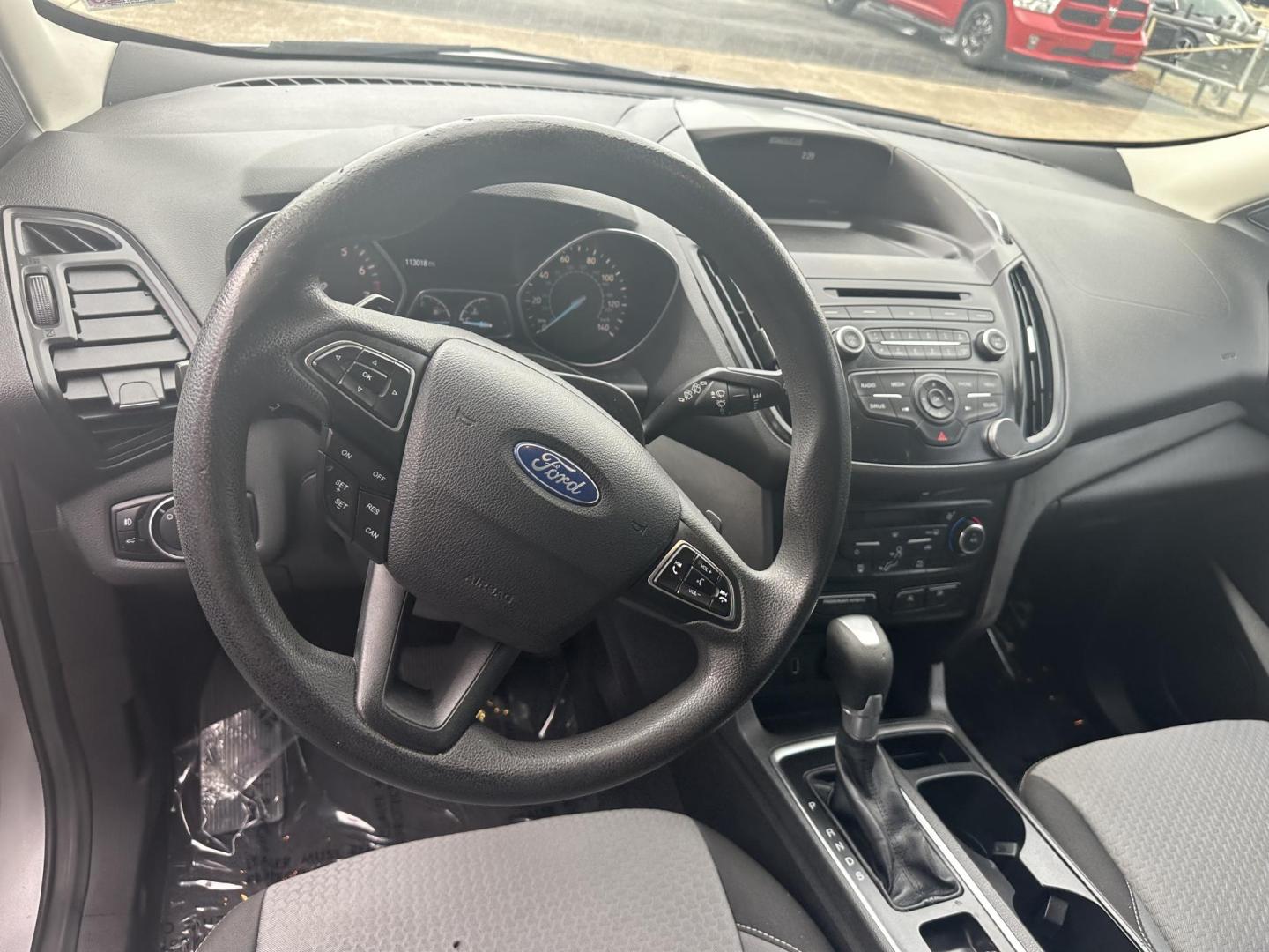 2017 Ford Escape SE FWD (1FMCU0GDXHU) with an 1.5L L4 DOHC 16V engine, 6A transmission, located at 419 N 18th St., Monroe, LA, 71201, (318) 410-9250, 32.514370, -92.105133 - Photo#2