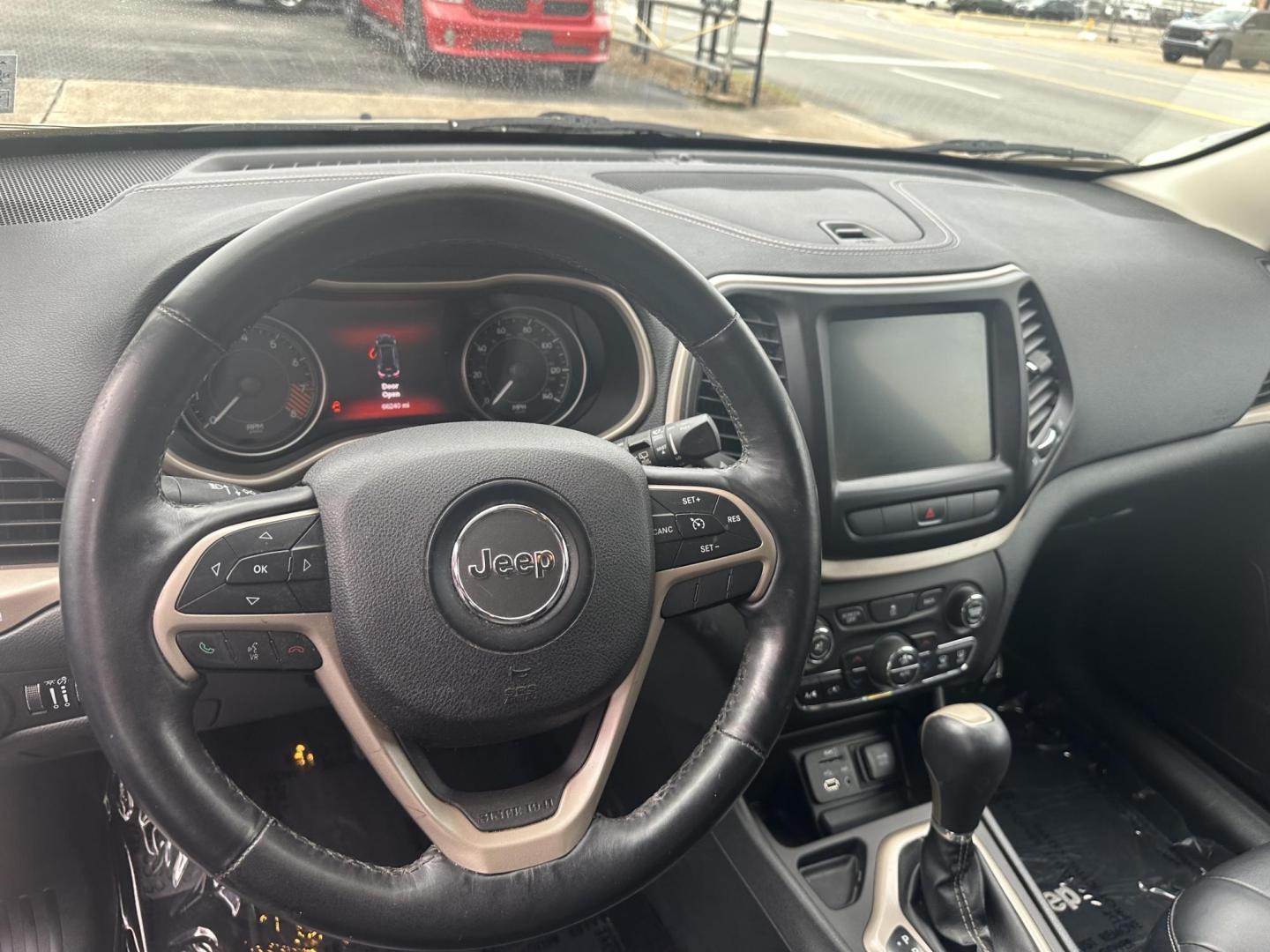 2014 Jeep Cherokee Limited FWD (1C4PJLDS2EW) with an 3.2L V6 DOHC 24V engine, 9-Speed Automatic transmission, located at 419 N 18th St., Monroe, LA, 71201, (318) 410-9250, 32.514370, -92.105133 - Photo#1