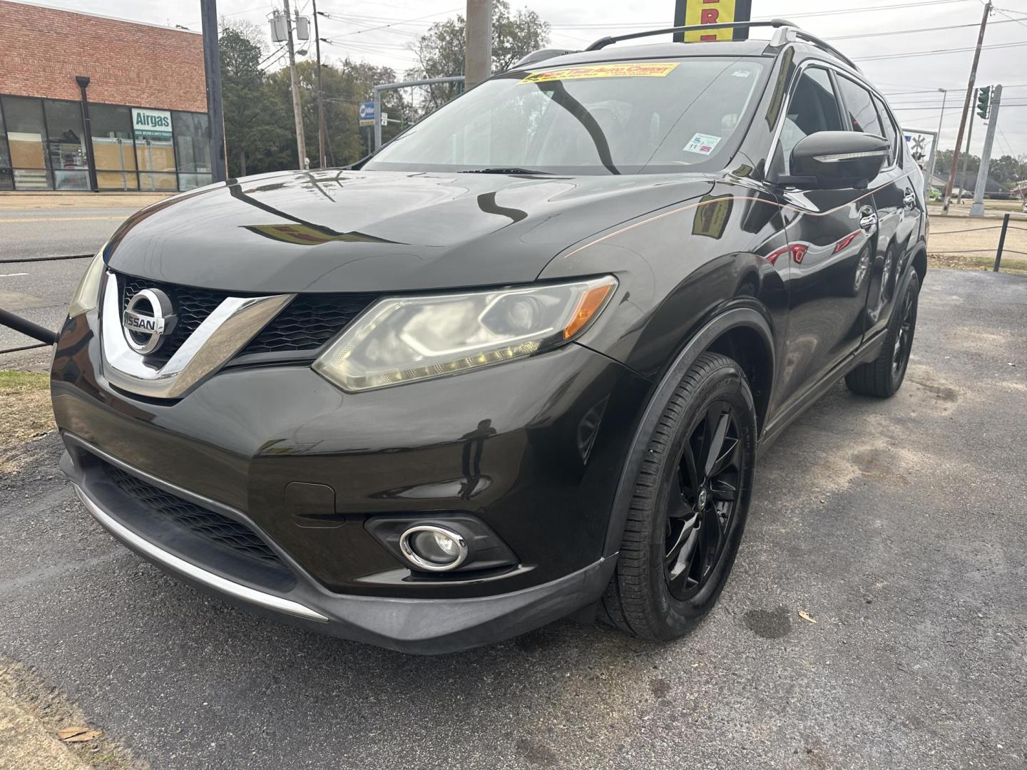 2015 Nissan Rogue S 2WD (5N1AT2MT5FC) with an 2.5L L4 DOHC 16V engine, Continuously Variable Transmission transmission, located at 419 N 18th St., Monroe, LA, 71201, (318) 410-9250, 32.514370, -92.105133 - Photo#0