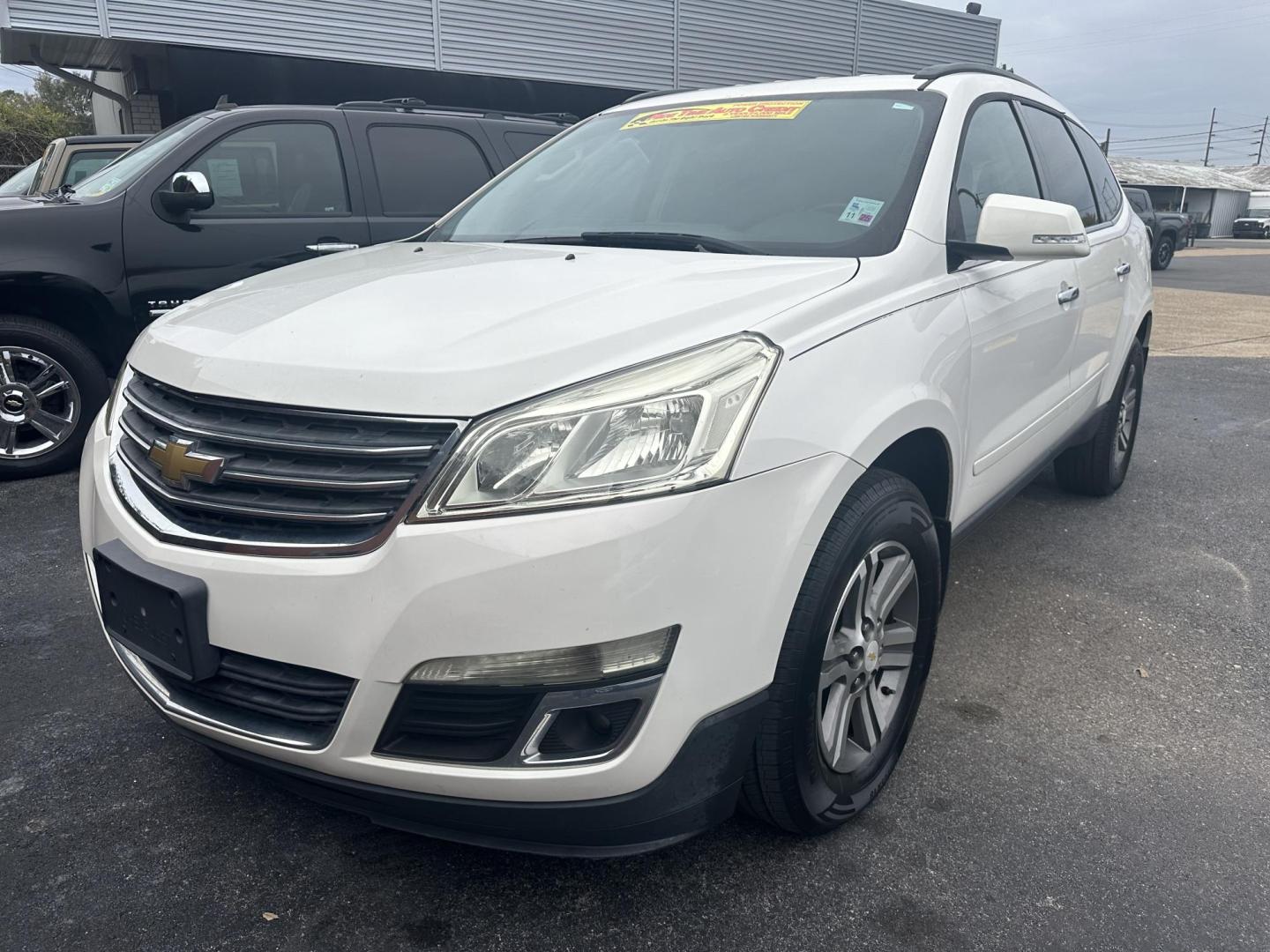 2015 Chevrolet Traverse 1LT FWD (1GNKRGKDXFJ) with an 3.6L V6 DOHC 24V engine, 6-Speed Automatic transmission, located at 419 N 18th St., Monroe, LA, 71201, (318) 410-9250, 32.514370, -92.105133 - Photo#0