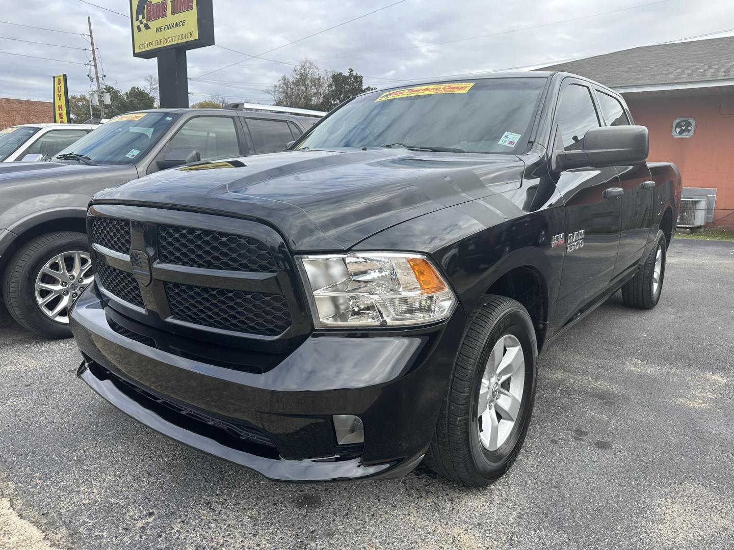 2014 RAM 1500 Tradesman Crew Cab SWB 4WD (1C6RR7KT2ES) with an 5.7L V8 OHV 16V engine, 6-Speed Automatic transmission, located at 419 N 18th St., Monroe, LA, 71201, (318) 410-9250, 32.514370, -92.105133 - Photo#0