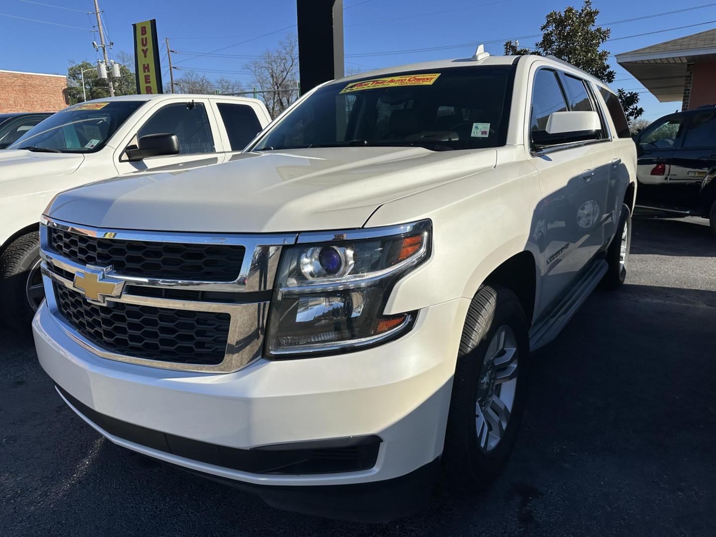 2015 Chevrolet Suburban LT 1500 2WD (1GNSCJKCXFR) with an 5.3L V8 OHV 16V engine, 6-Speed Automatic transmission, located at 419 N 18th St., Monroe, LA, 71201, (318) 410-9250, 32.514370, -92.105133 - Photo#0