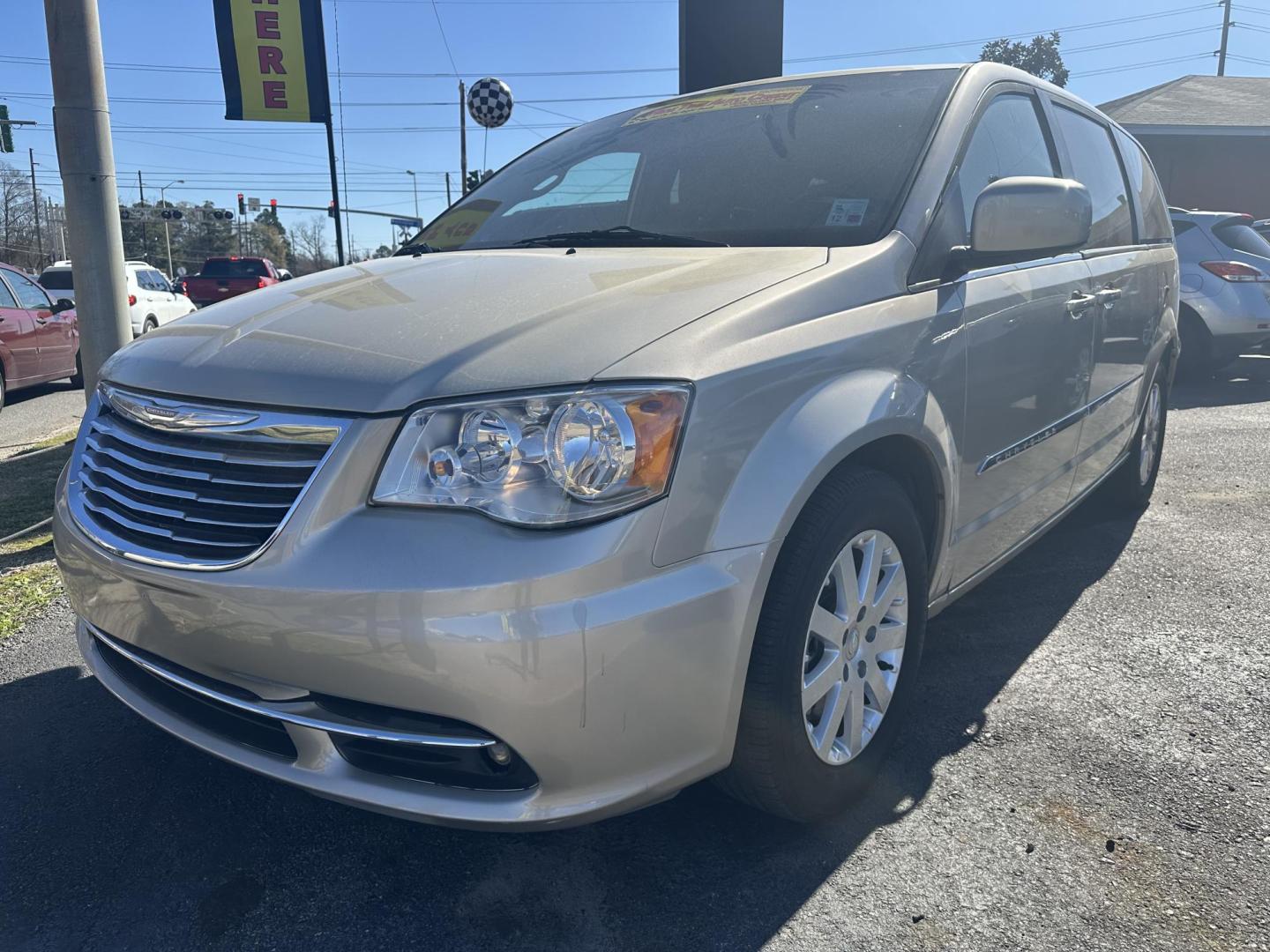 2015 Chrysler Town & Country Touring (2C4RC1BG1FR) with an 3.6L V6 DOHC 24V engine, 6-Speed Automatic transmission, located at 419 N 18th St., Monroe, LA, 71201, (318) 410-9250, 32.514370, -92.105133 - Photo#0