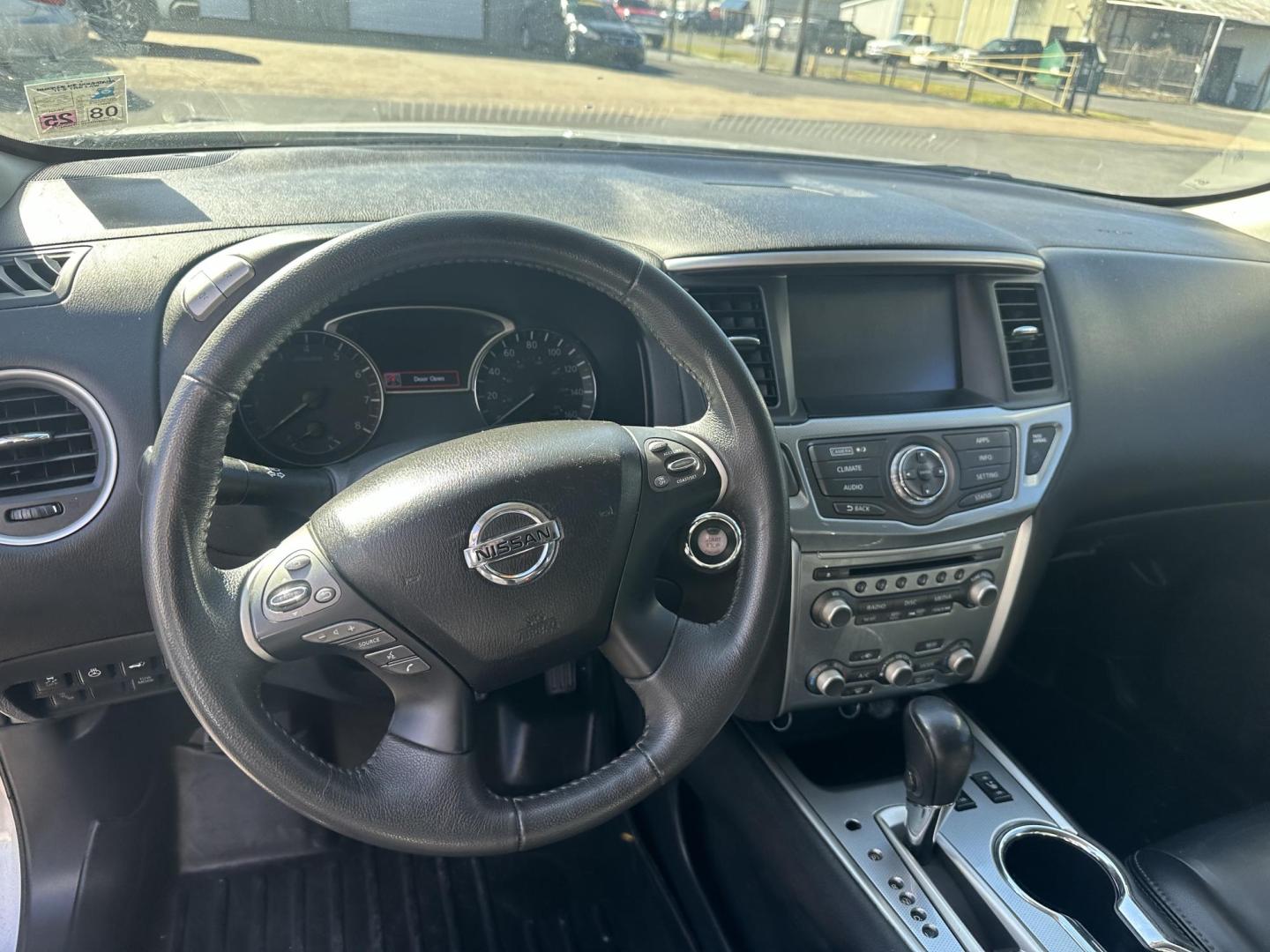 2017 Nissan Pathfinder Platinum 2WD (5N1DR2MN5HC) with an 3.5L V6 DOHC 24V engine, CVT transmission, located at 419 N 18th St., Monroe, LA, 71201, (318) 410-9250, 32.514370, -92.105133 - Photo#1